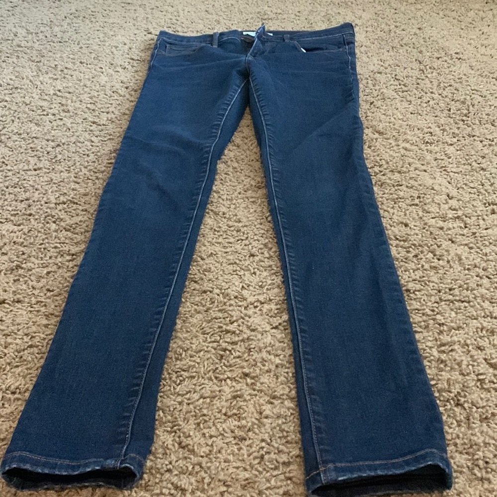 Size 27. Skinny jeans.